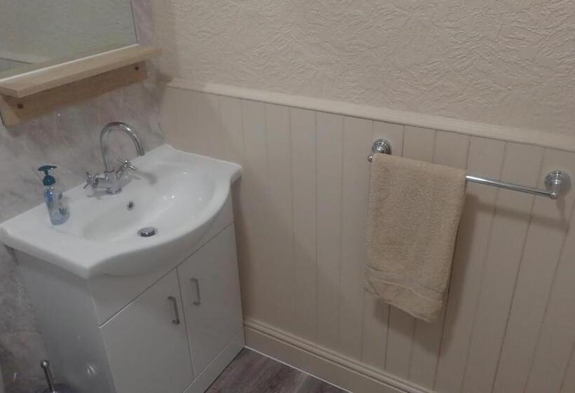 غرفة عائلية, The Victoria Guest House