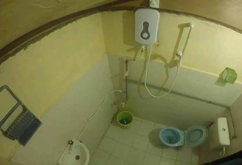اتاق استاندارد سه نفره, Puteri Salang Inn