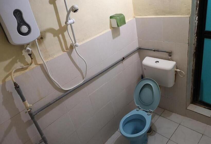 חדר סטנדרט לשלושה, Puteri Salang Inn