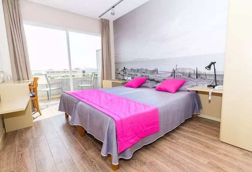 اتاق اساندارد با چشم‌انداز جانبی به دریا, Eix Platja Daurada Hotel & Spa