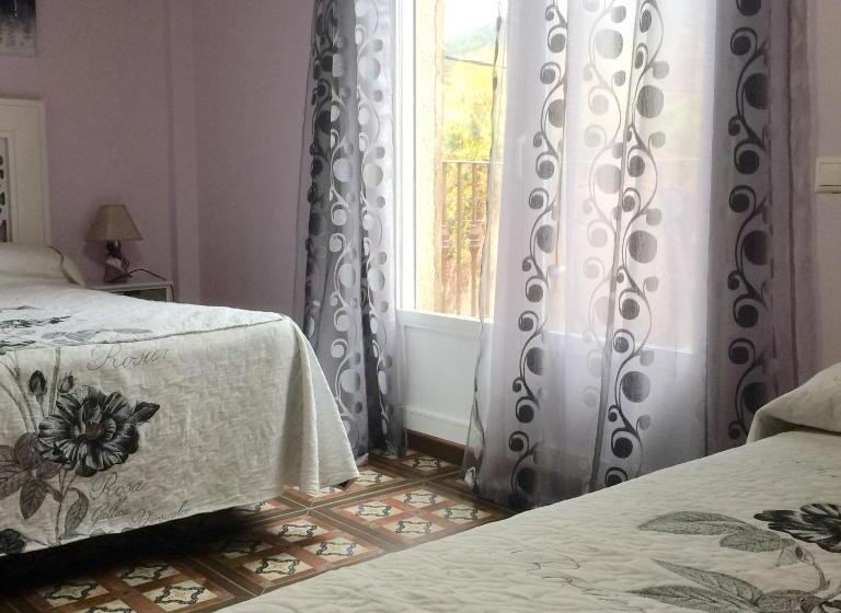 חדר סטנדרט לשלושה, Complejo Ribera De Salobre