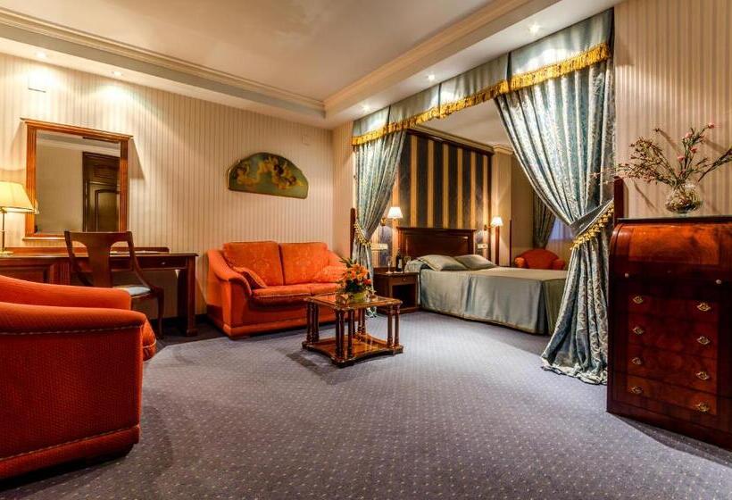 小型套房, Infanta Cristina