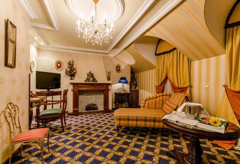 小型套房, Infanta Cristina