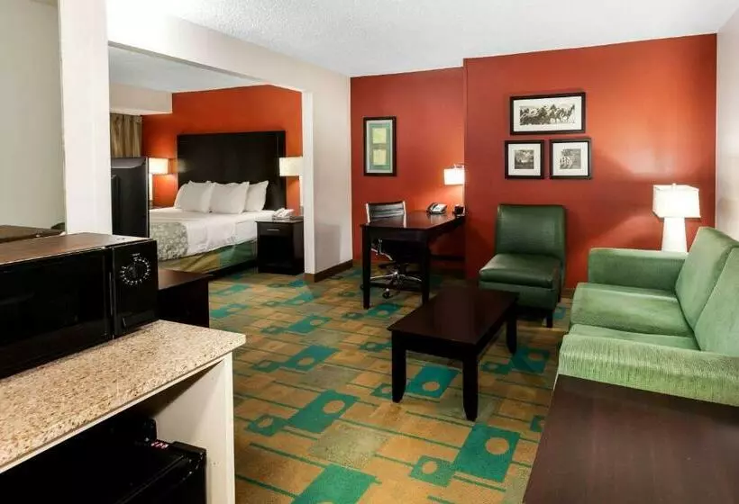 キングサイズベッドのエクゼクティブルーム, La Quinta By Wyndham Milwaukee Bayshore Area
