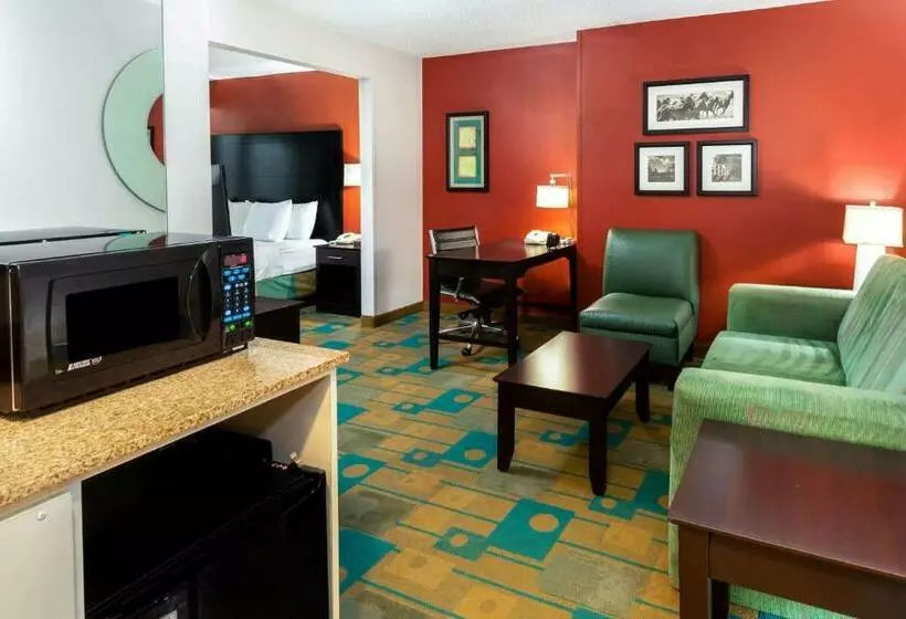 キングサイズベッドのエクゼクティブルーム, La Quinta By Wyndham Milwaukee Bayshore Area