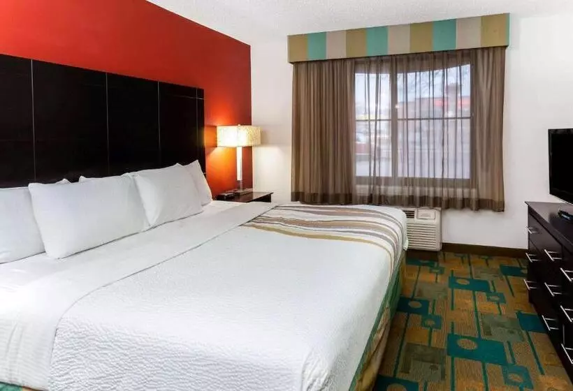 身障者適用キングサイズベッドルーム, La Quinta By Wyndham Milwaukee Bayshore Area