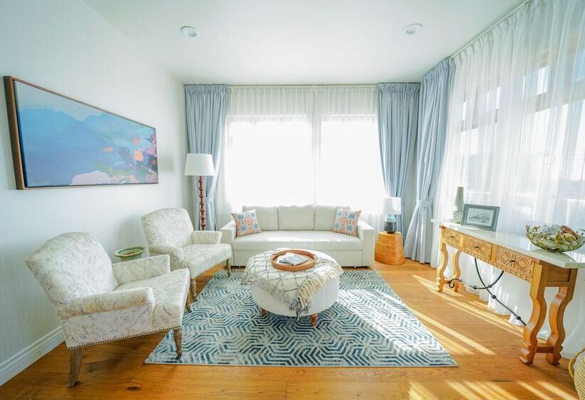 جناح مطلّ علي البحر, Zane Grey Pueblo