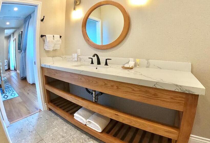 جناح مطلّ علي البحر, Zane Grey Pueblo