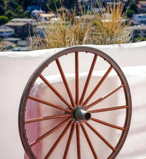 جناح سوبيريور, Zane Grey Pueblo