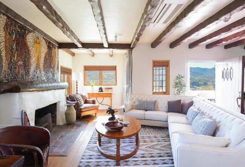 جناح سوبيريور, Zane Grey Pueblo