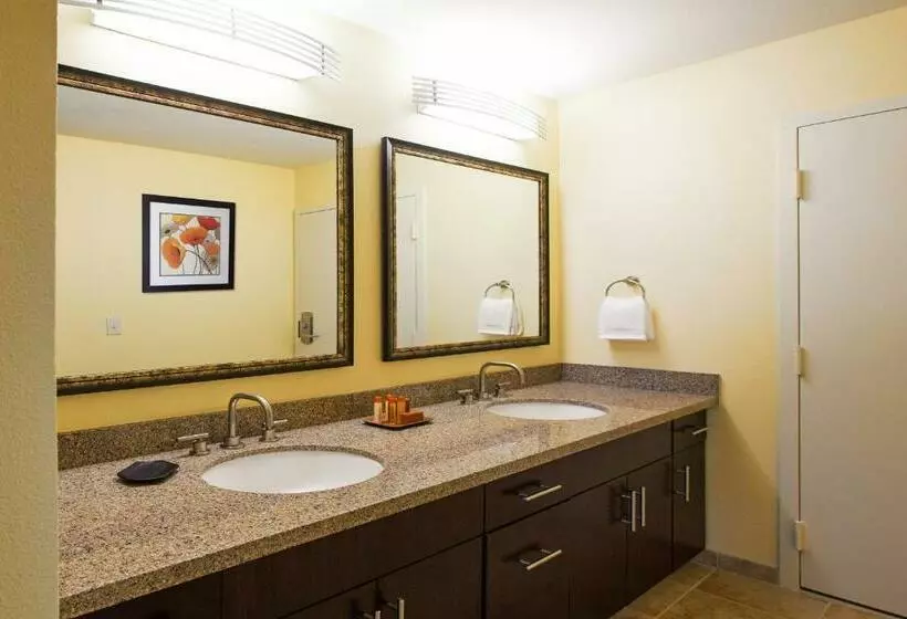 استودیوی استاندارد, Winners Circle Resort