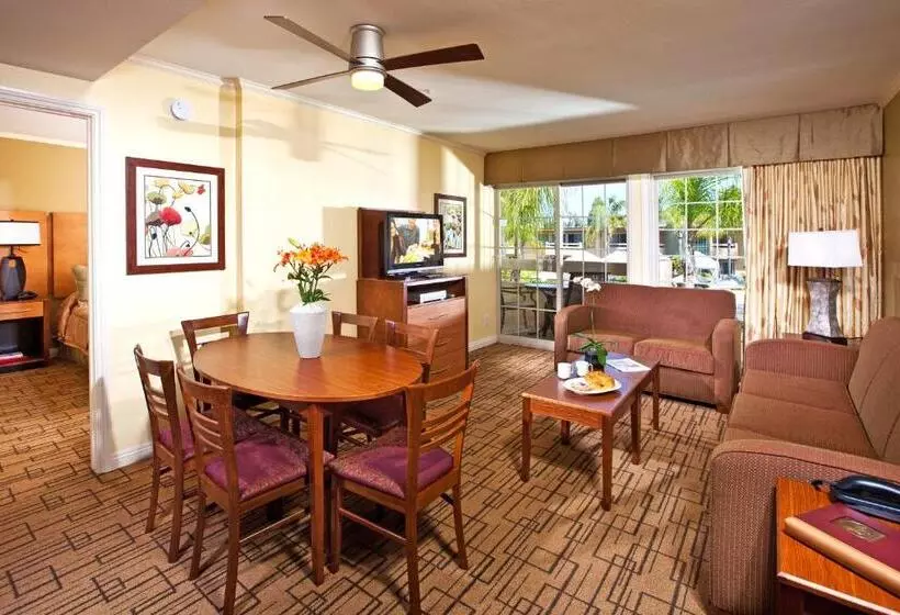سوییت, Winners Circle Resort