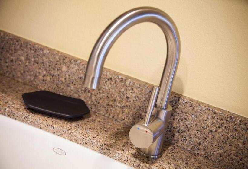 جناح, Winners Circle Resort