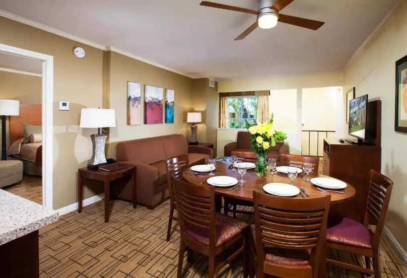 سوئیت 2 خوابه, Winners Circle Resort