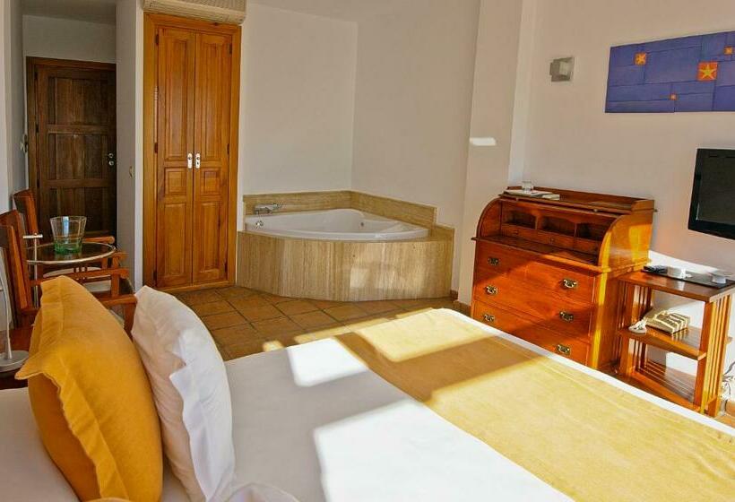 חדר סטנדרט עם ג'קוזי ונוף לים, Boutique Hotel El Tio Kiko