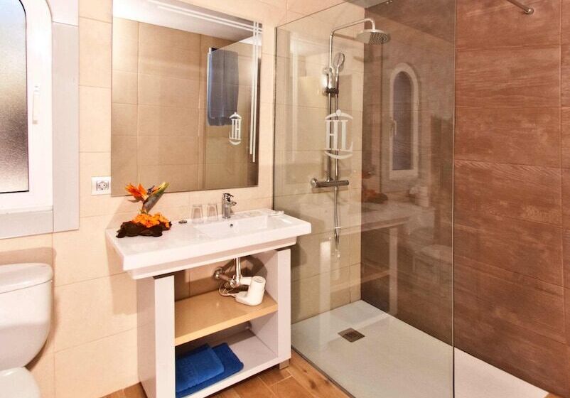 شقة غرفة واحدة, HL Paradise Island