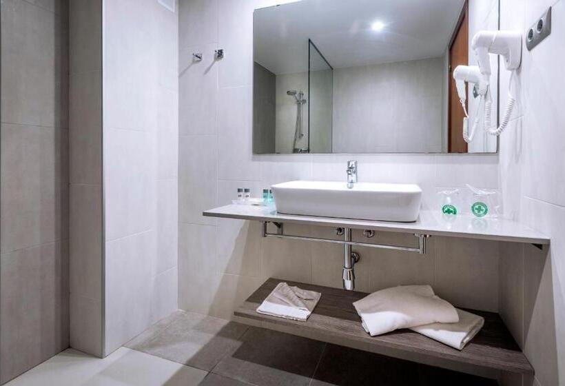 Quarto Triplo Estandar, 4r Gran Regina