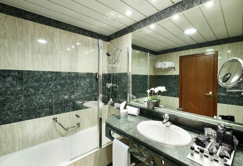 غرفة قياسية, Abba Fonseca