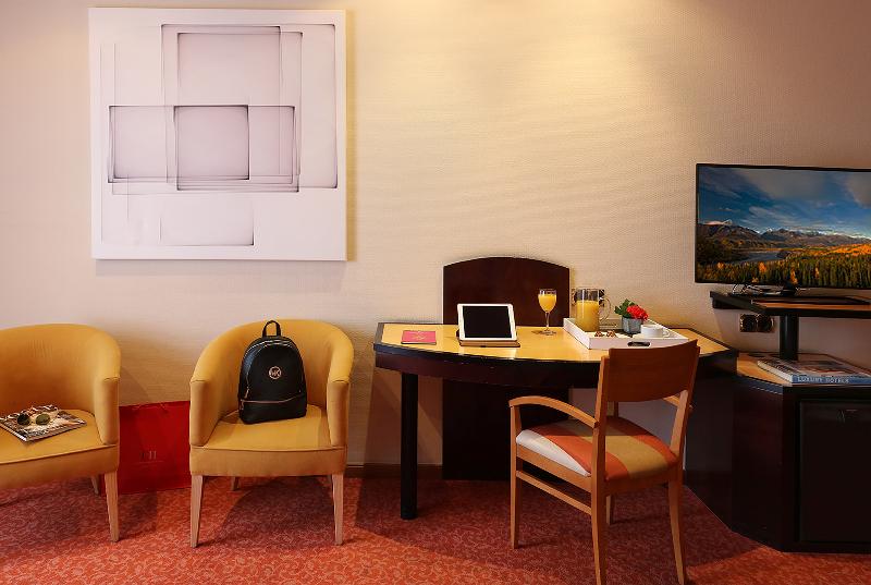 غرفة قياسية ثلاثية, Abba Fonseca