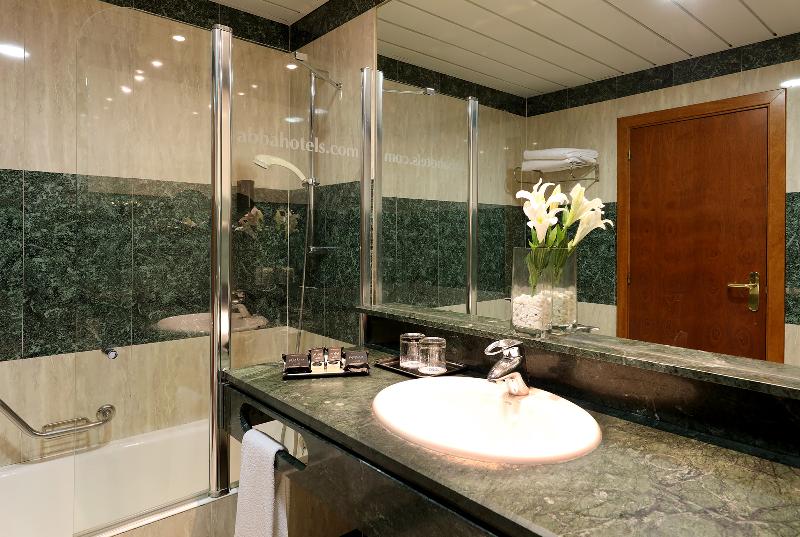 غرفة قياسية, Abba Fonseca