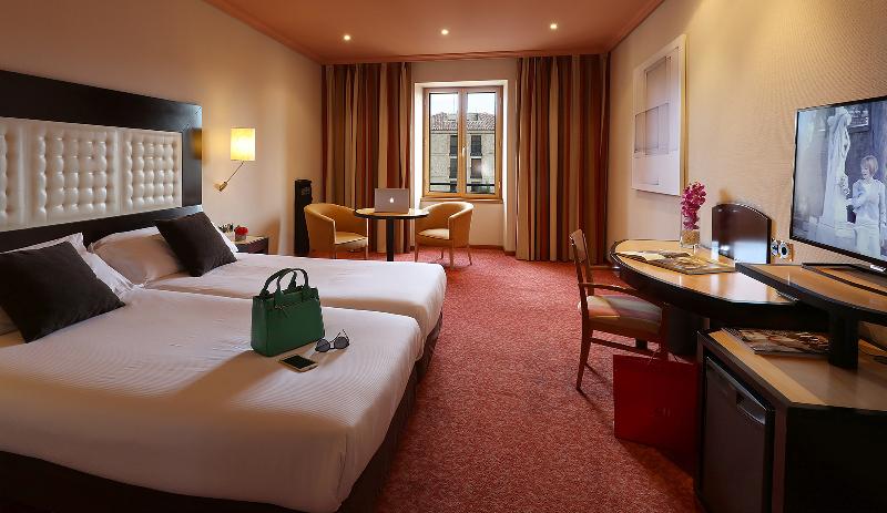 غرفة قياسية, Abba Fonseca