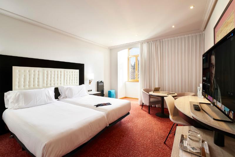 غرفة قياسية ذات إطلالة, Abba Fonseca