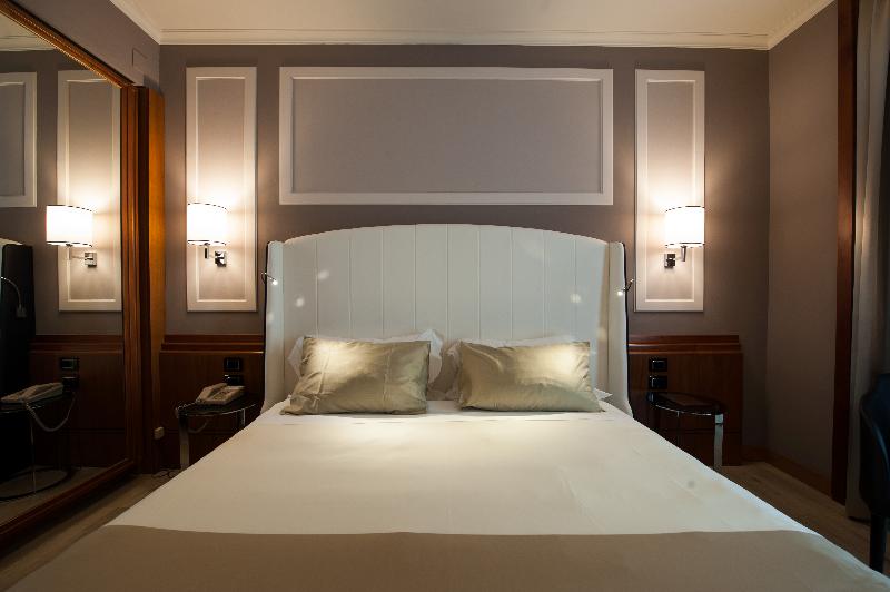 غرفة ديلوكس, Abba Fonseca