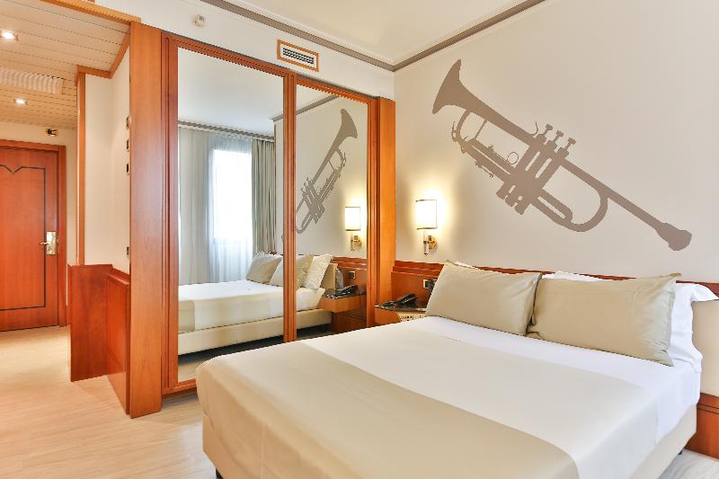 غرفة ديلوكس, Abba Fonseca