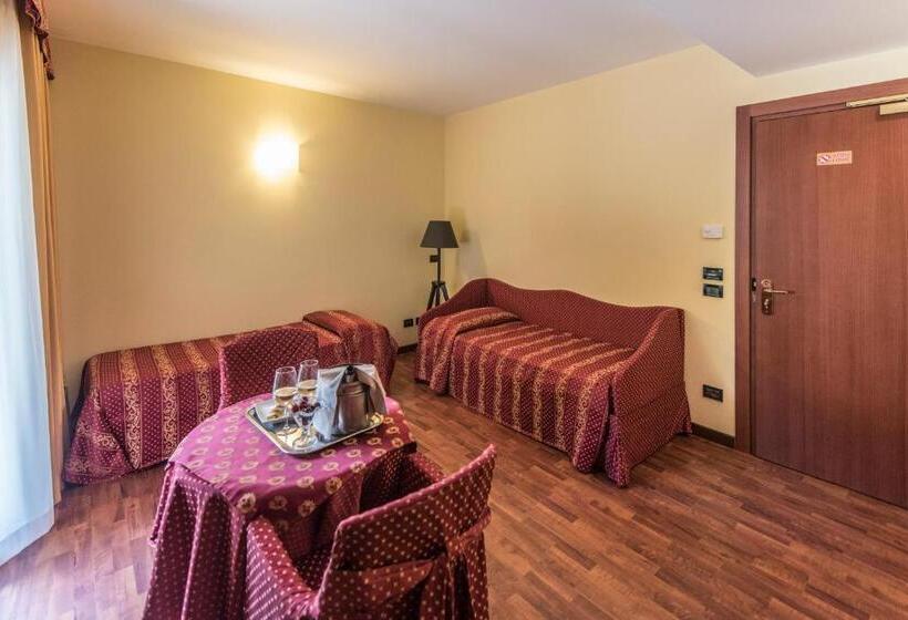 Полулюкс, Admiral Hotel Villa Erme