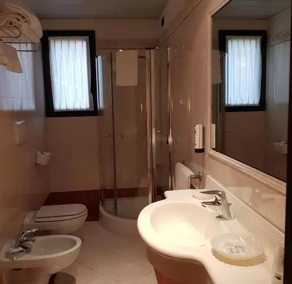 エコノミールーム, Admiral Hotel Villa Erme