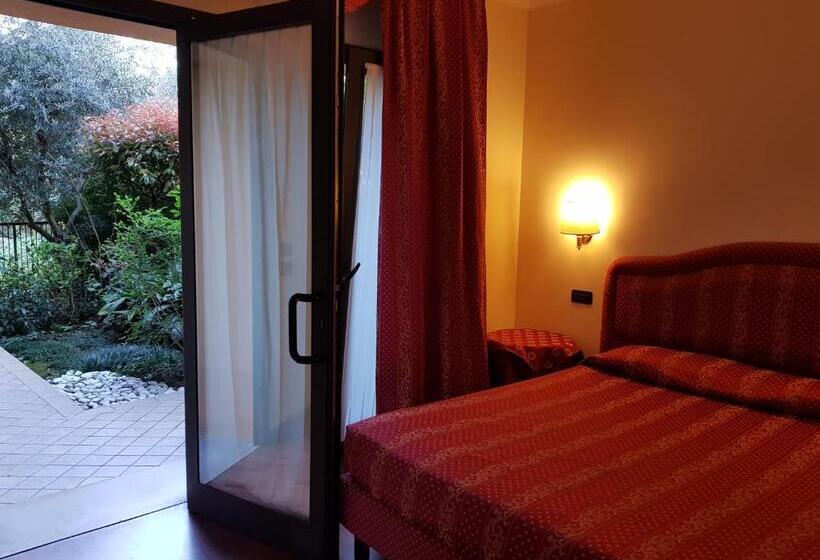 经济房, Admiral Hotel Villa Erme