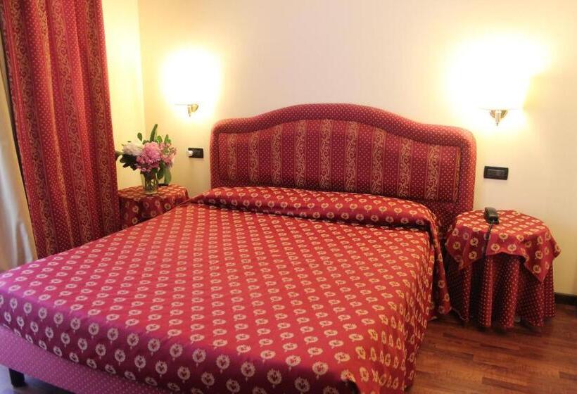 经济房, Admiral Hotel Villa Erme