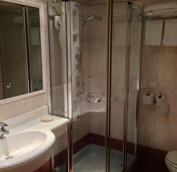 舒适三人间, Admiral Hotel Villa Erme