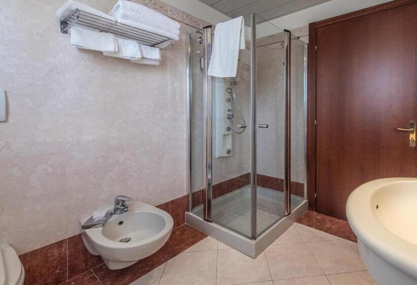 舒适三人间, Admiral Hotel Villa Erme