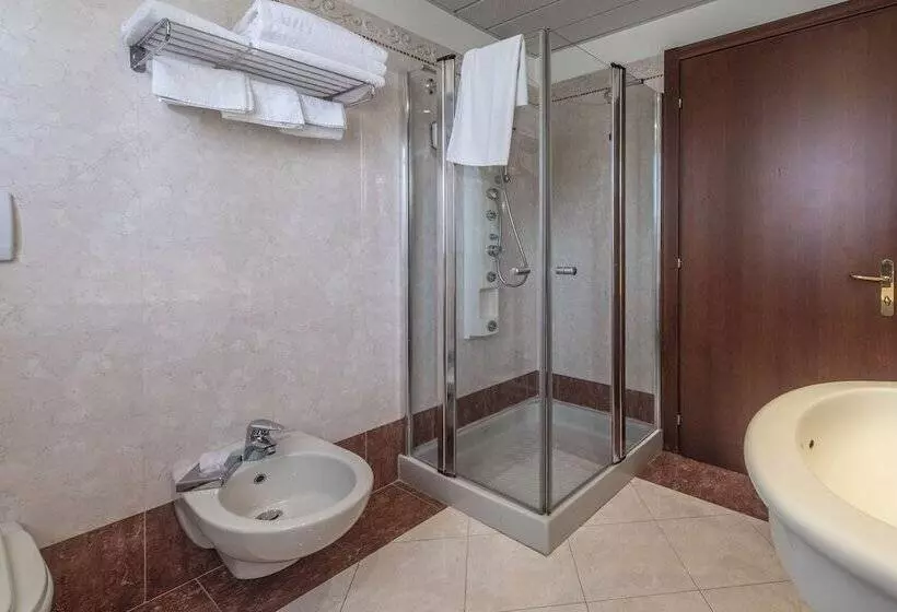コンフォートルーム, Admiral Hotel Villa Erme
