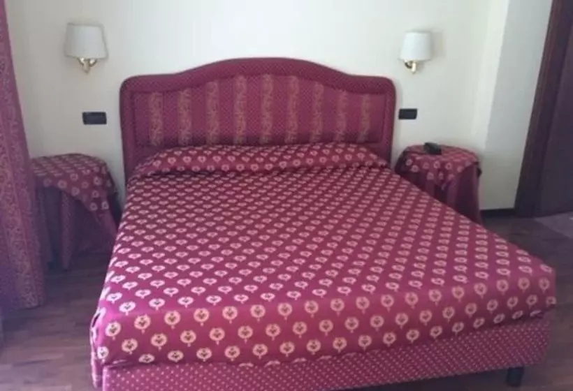 コンフォートルーム, Admiral Hotel Villa Erme
