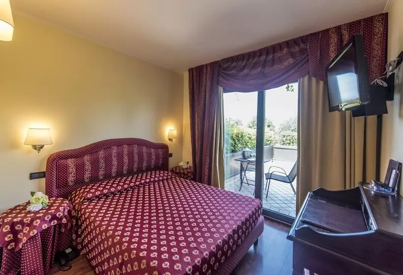 コンフォートトリプルルーム, Admiral Hotel Villa Erme