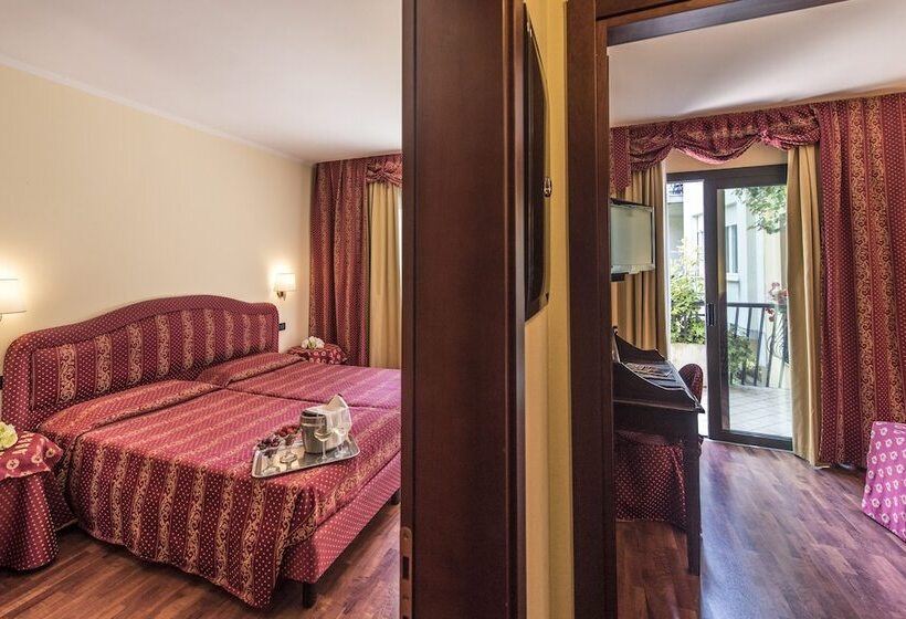 Полулюкс, Admiral Hotel Villa Erme