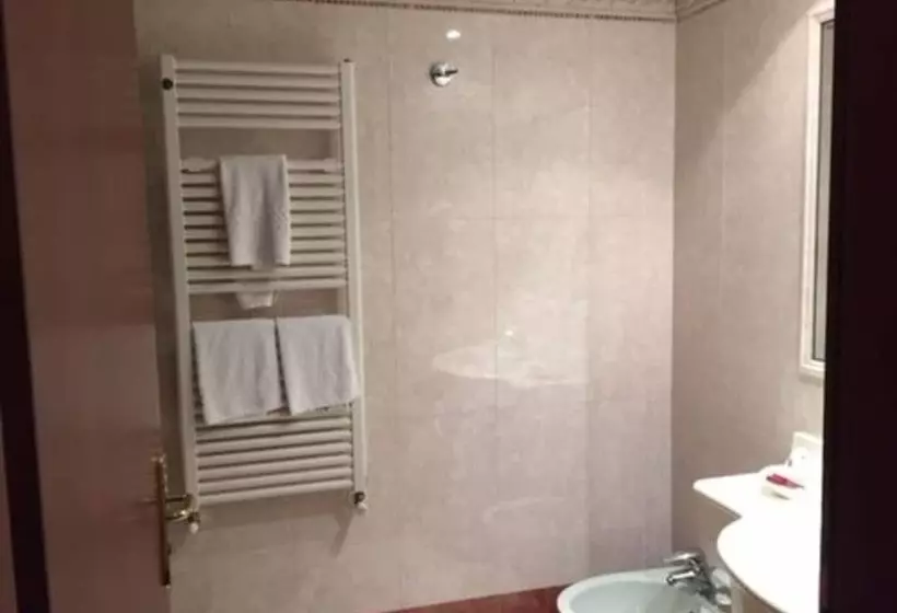 エコノミールーム, Admiral Hotel Villa Erme