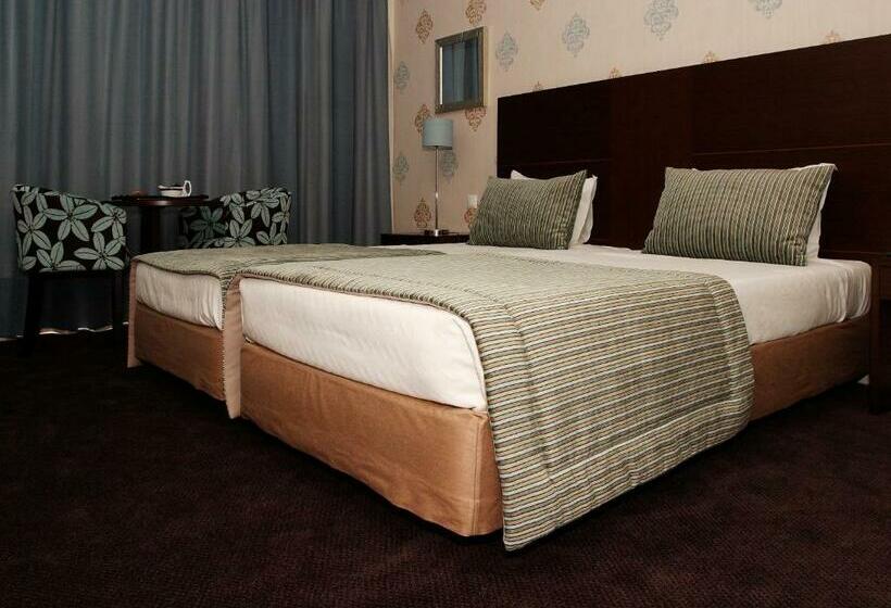 غرفة قياسية, As Americas