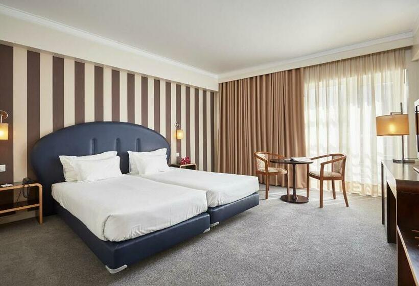 غرفة قياسية, As Americas