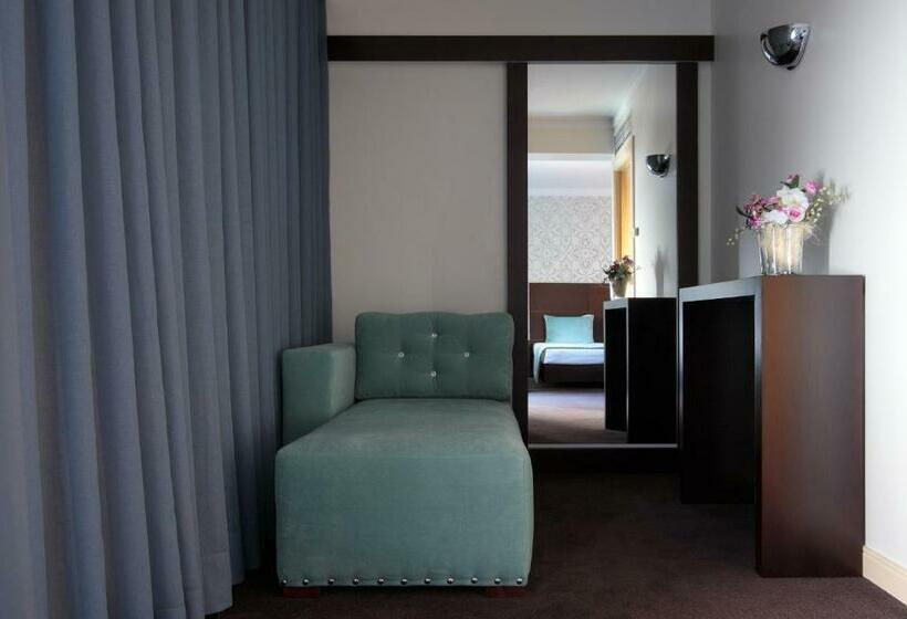 غرفة قياسية, As Americas