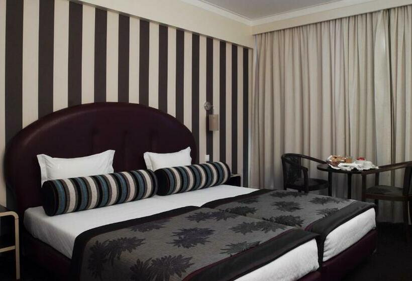 غرفة قياسية, As Americas