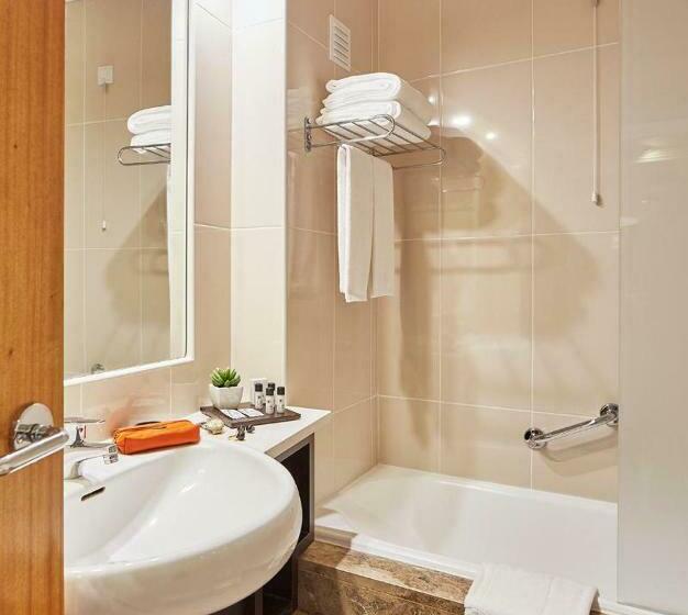 غرفة قياسية, As Americas