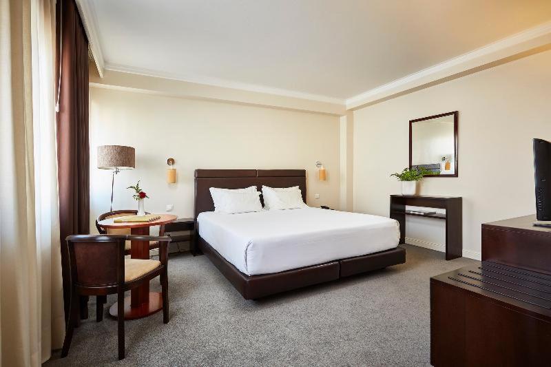 غرفة قياسية, As Americas