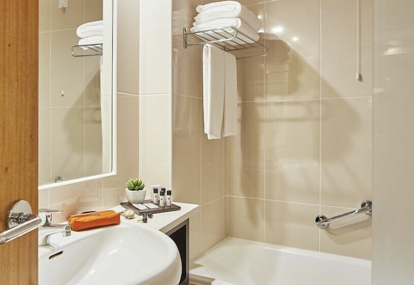 غرفة قياسية, As Americas