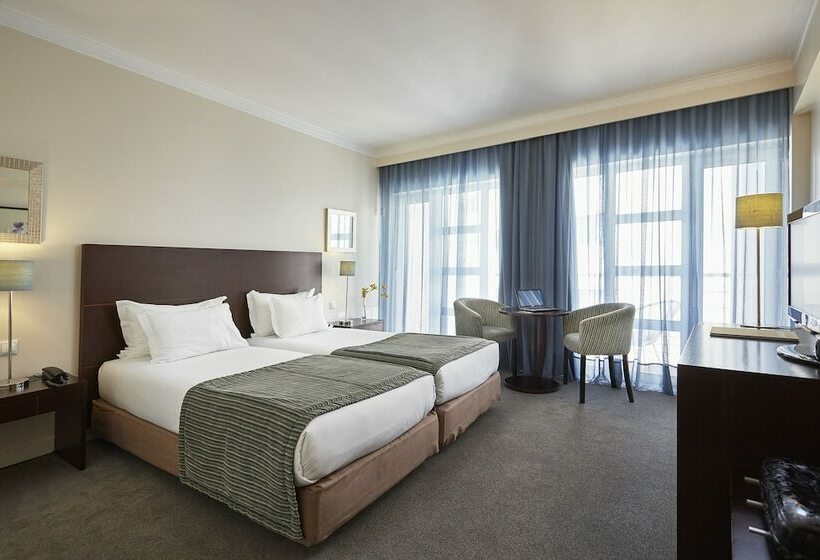 غرفة قياسية, As Americas