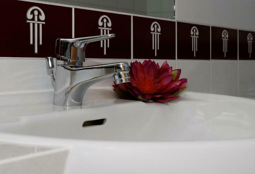 غرفة قياسية ثلاثية, As Americas