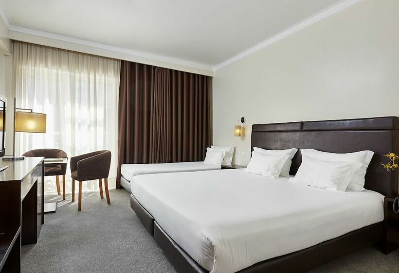 غرفة قياسية ثلاثية, As Americas