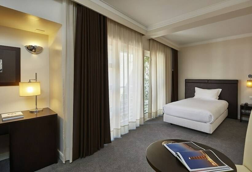 غرفة قياسية فردية, As Americas